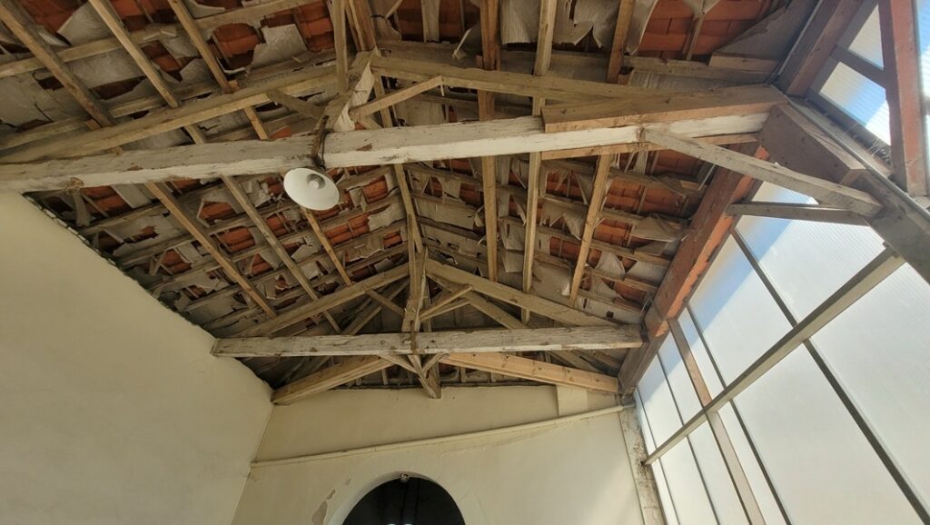 20240626_113127 Charpente existante Ecole Loulay